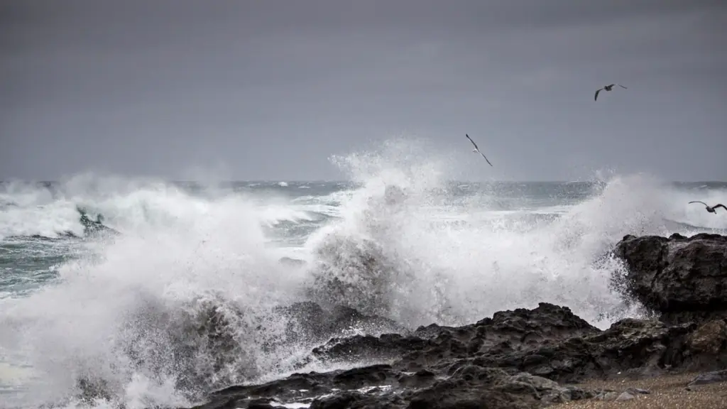 Heavy surf breaking over rocks